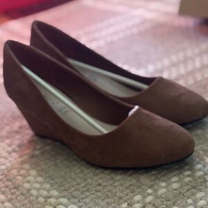 Brown Suede Wedge Heels • Women’s Size 10 • NEW in Box